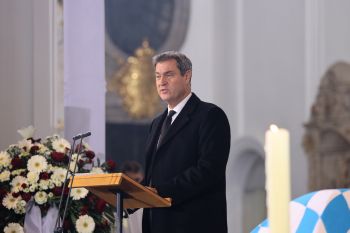 Ministerpräsident Dr. Markus Söder sprach von einem „Stich ins Herz“, welche die Nachricht vom Tod Stamms ihm versetzt habe. 