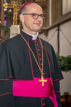 Bischof Dr. Franz Jung feierte  am 25. Dezember mit Gästen der Gemeinschaft Sant'Egidio in der Würzburger Marienkapelle Weihnachten.
