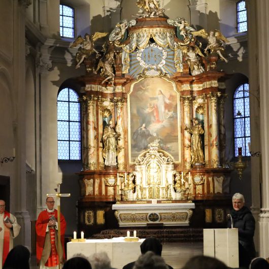 Gottesdienst in der Klosterkirche Sankt Michael in Oberzell.