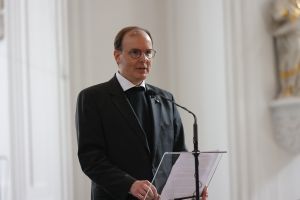 Beim Mittagsgebet im Würzburger Kiliansdom gab Bischof Dr. Franz Jung am Montag, 25. März, die Ernennung von Pfarrer Paul Reder zum Weihbischof bekannt. 